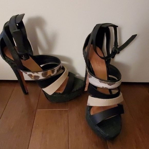 L.a m.b heels - Picture 1 of 4